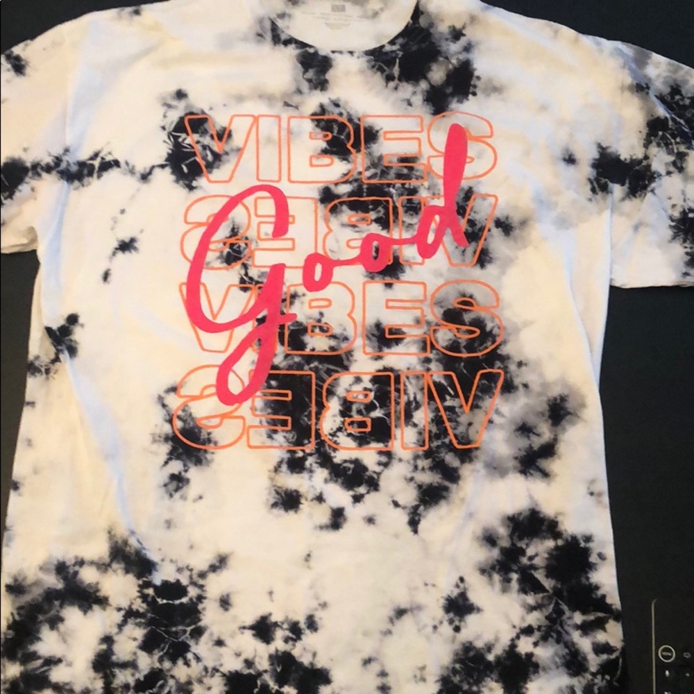 Good vibes tee